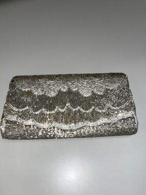 La Regale Silver Scallop Beaded Clutch / Shoulder Bag